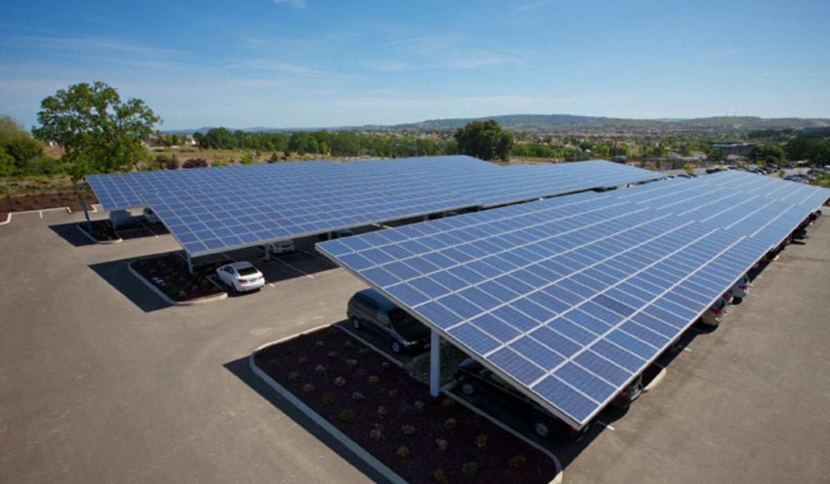 Chart of California solar PV installation levels